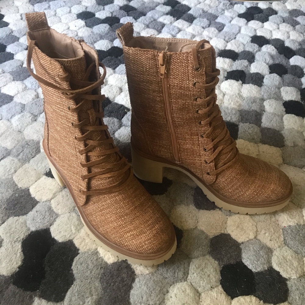 NWOT Mi.iM Jamie Combat Canvas Lug Sole Booties